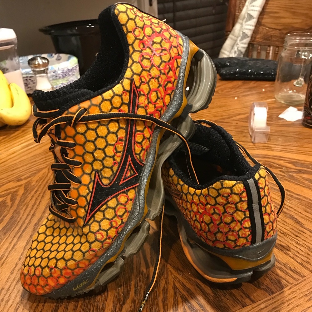 Mizuno PURE WAVE PROPHECY 2